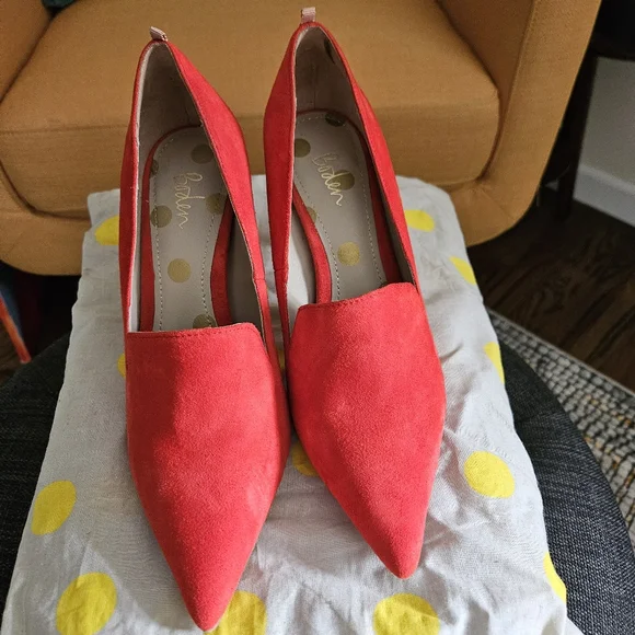 Boden Millie Court Red Suede Heels 37/6 - Picture 2 of 5